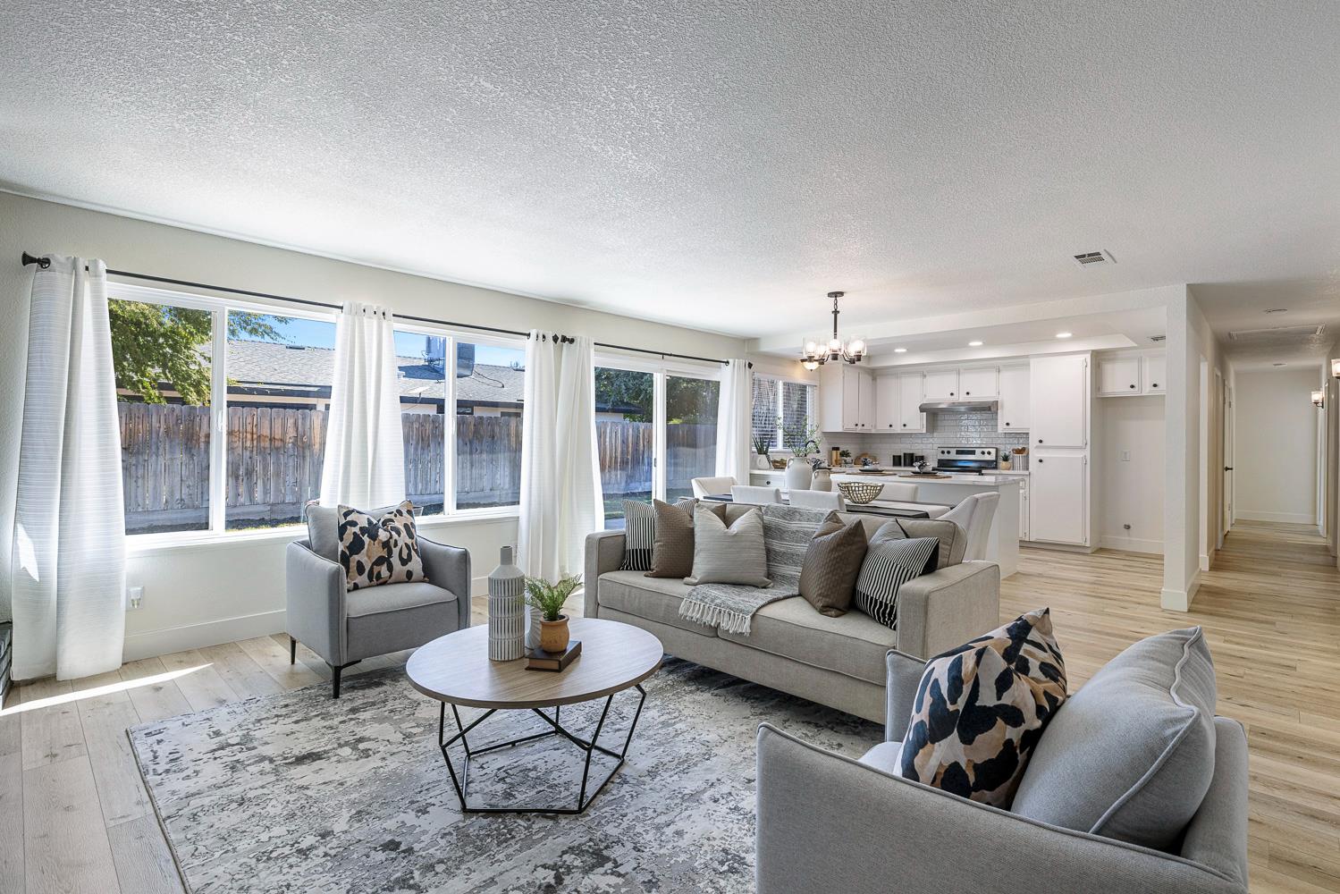 411 McArthur Ave, Clovis, CA 93611