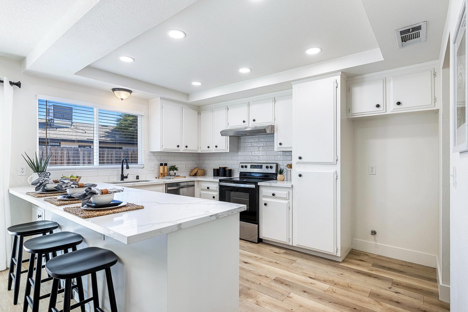 411 McArthur Ave, Clovis, CA 93611