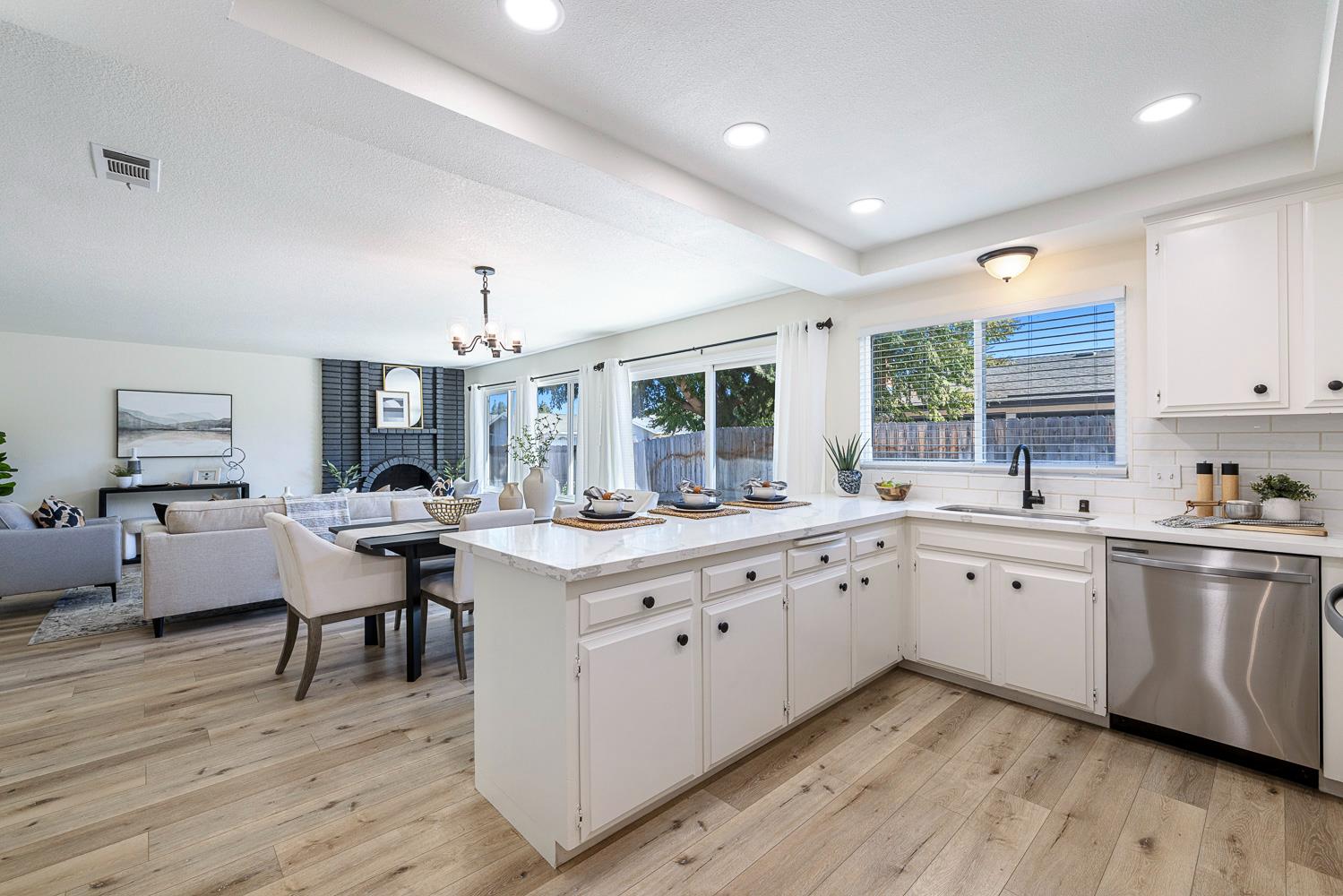 411 McArthur Ave, Clovis, CA 93611