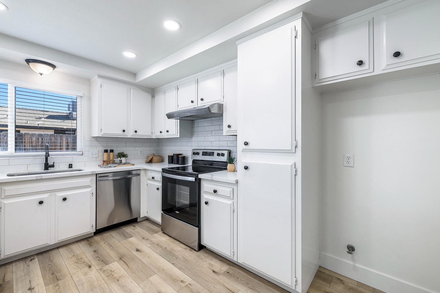 411 McArthur Ave, Clovis, CA 93611