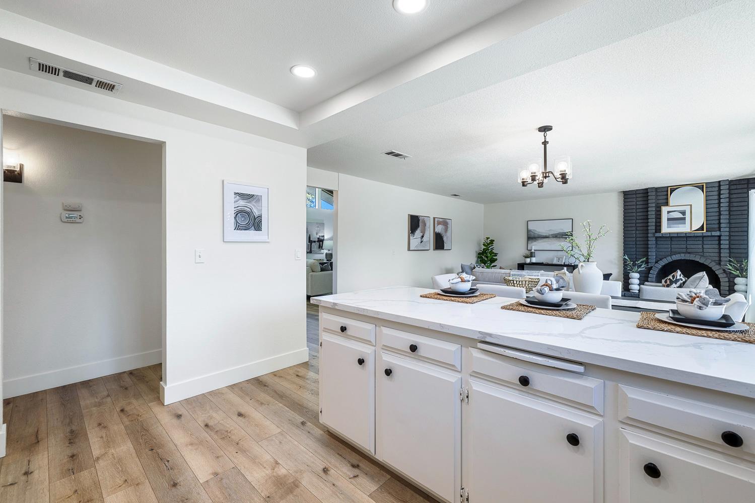 411 McArthur Ave, Clovis, CA 93611