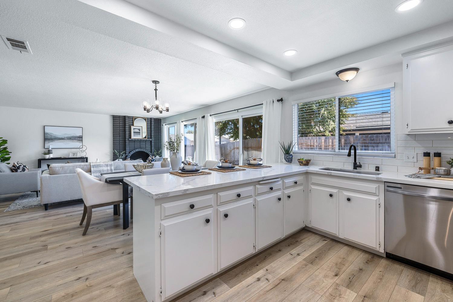 411 McArthur Ave, Clovis, CA 93611