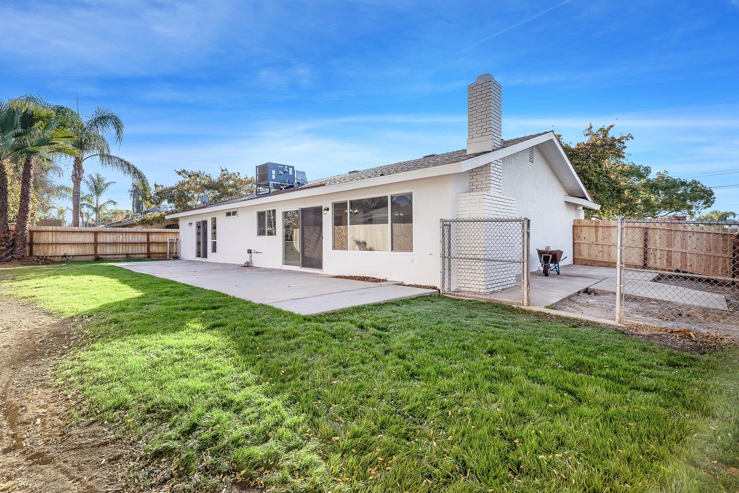 411 McArthur Ave, Clovis, CA 93611