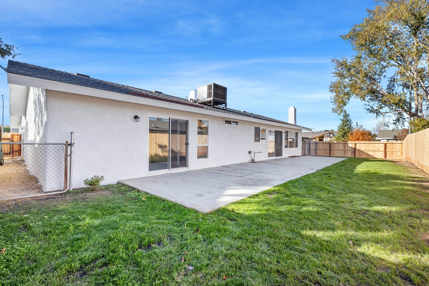411 McArthur Ave, Clovis, CA 93611