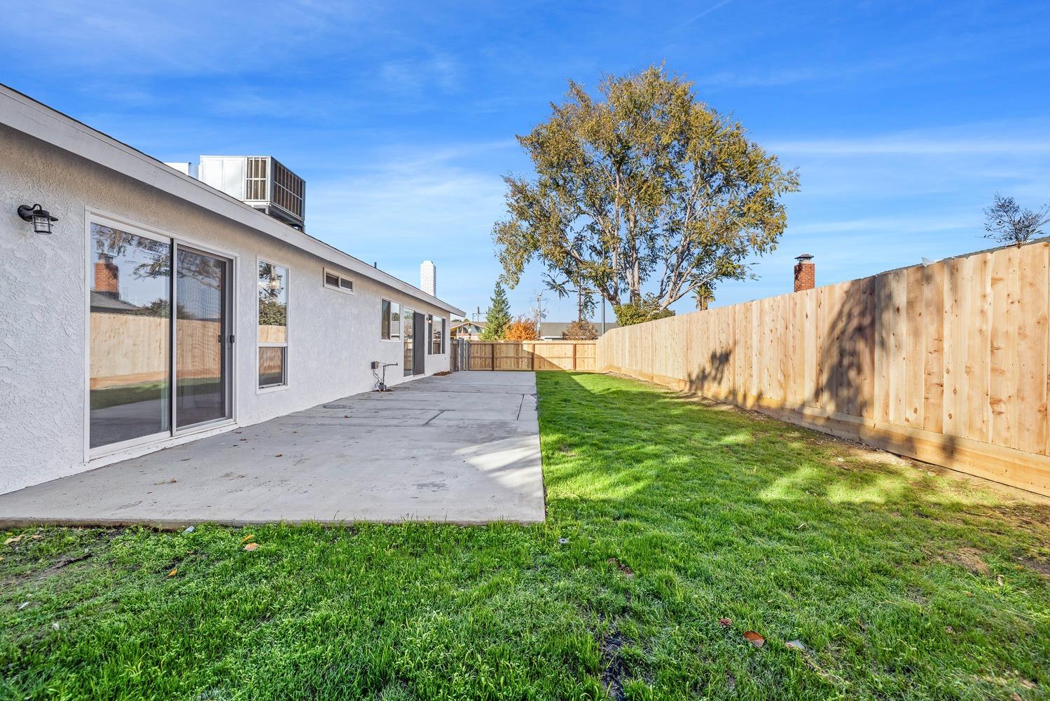 411 McArthur Ave, Clovis, CA 93611