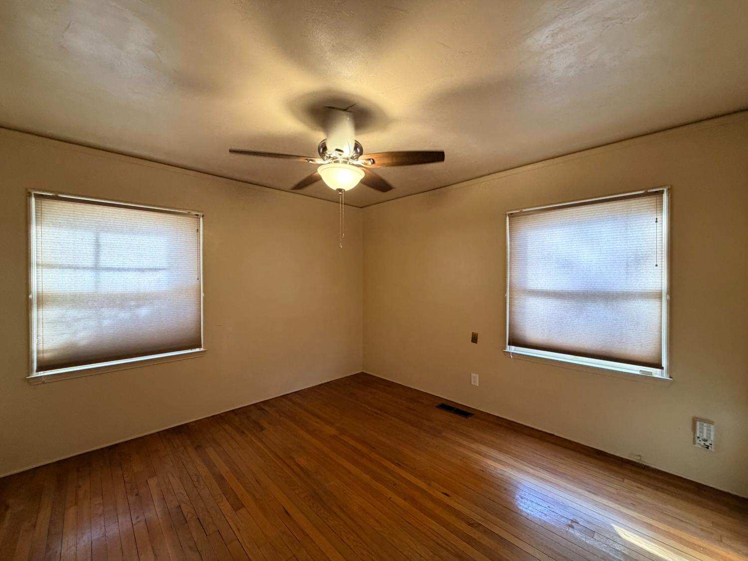 43 E Cortland Ave, Fresno, CA 93704