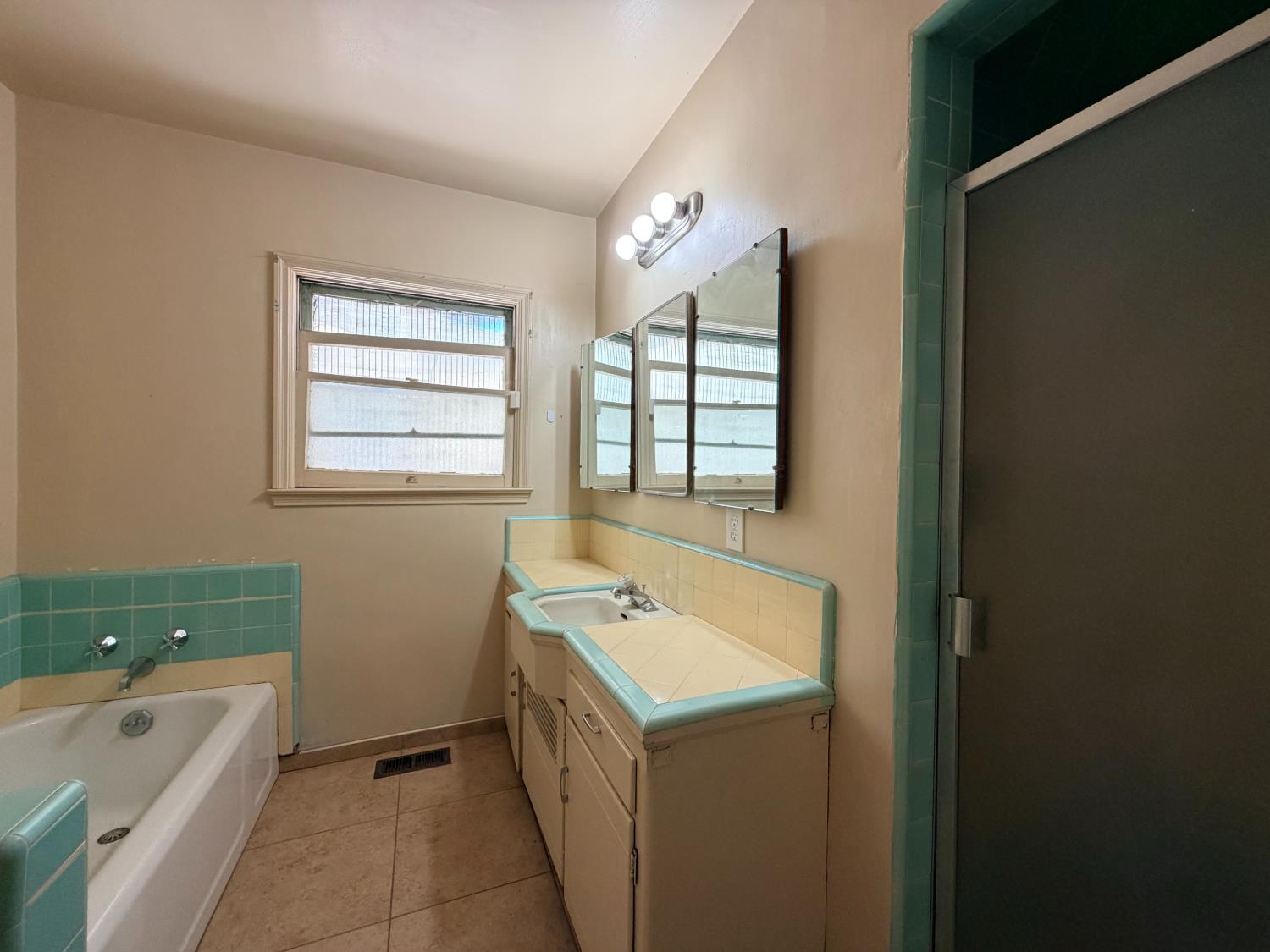 43 E Cortland Ave, Fresno, CA 93704