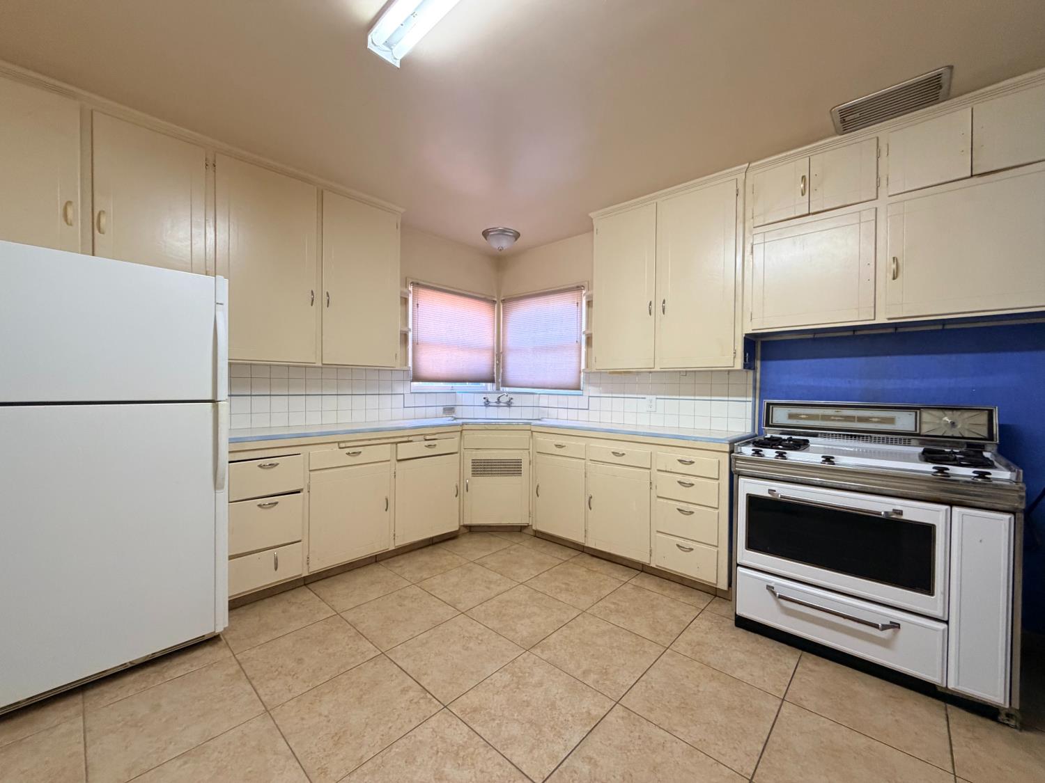 43 E Cortland Ave, Fresno, CA 93704