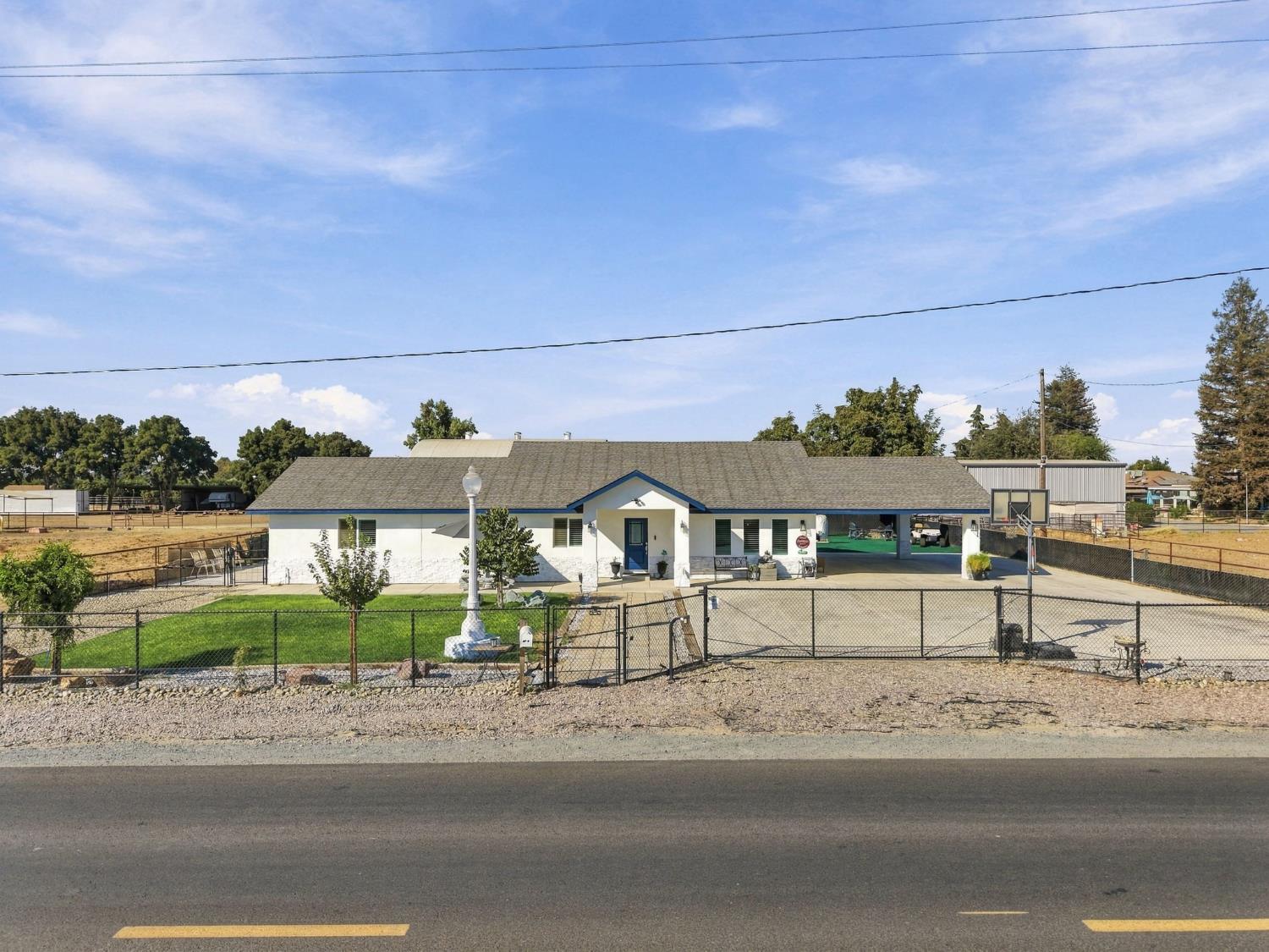 1644 W Marinette Ave, Exeter, CA 93221