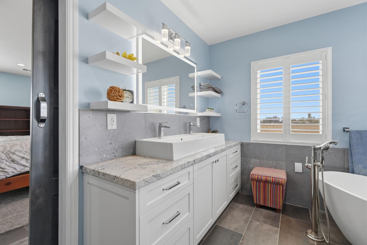 1644 W Marinette Ave, Exeter, CA 93221