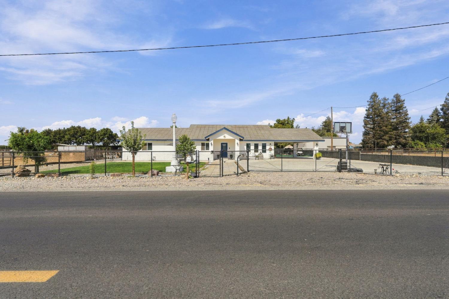 1644 W Marinette Ave, Exeter, CA 93221