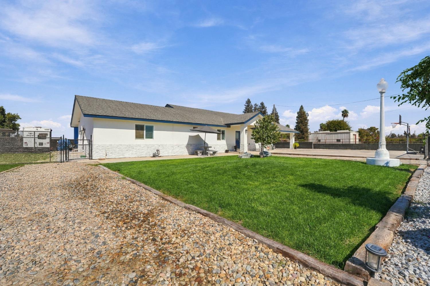 1644 W Marinette Ave, Exeter, CA 93221