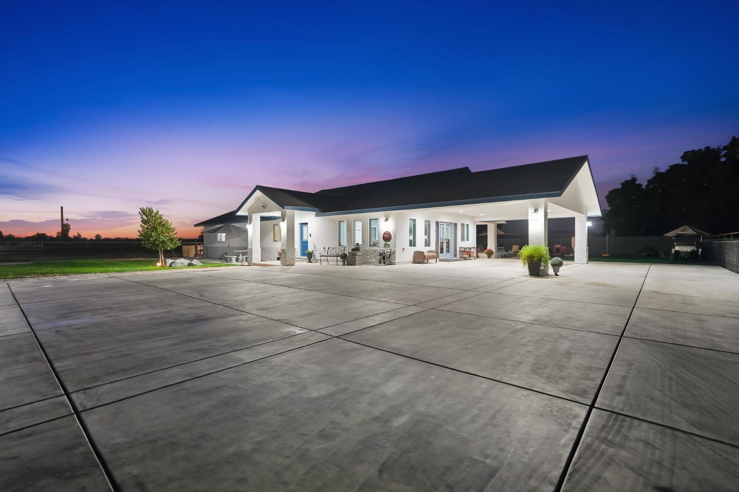 1644 W Marinette Ave, Exeter, CA 93221