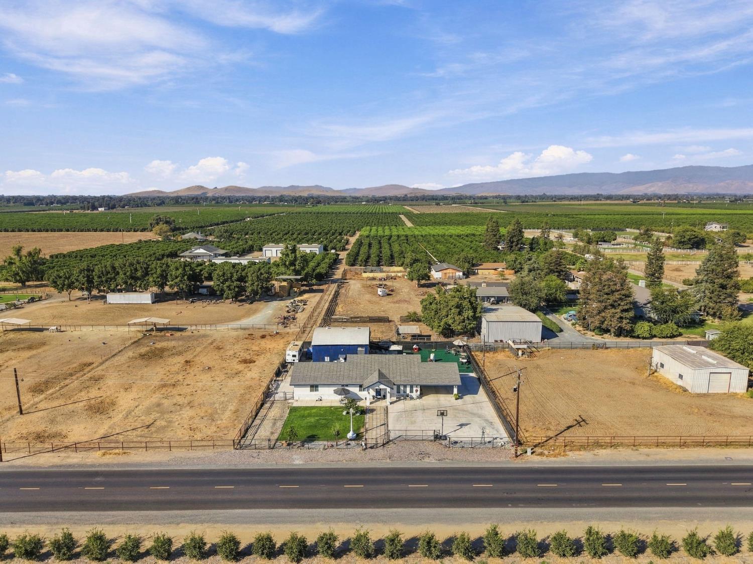 1644 W Marinette Ave, Exeter, CA 93221