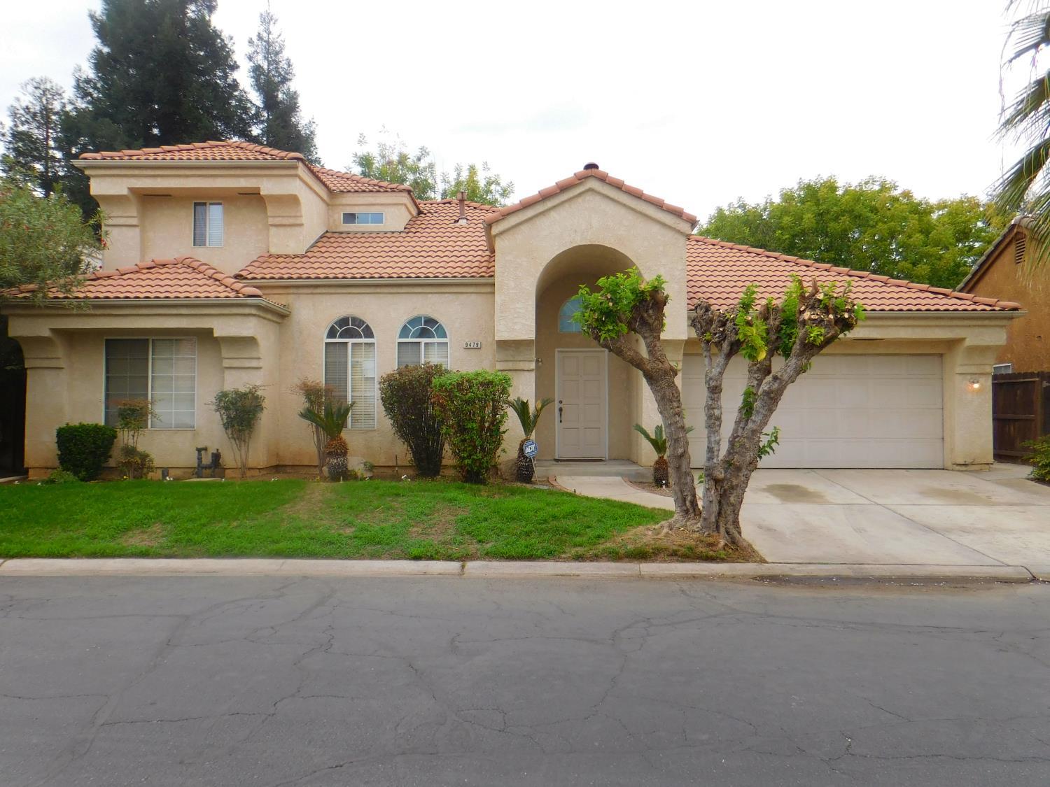 9479 N Whitehouse Dr, Fresno, CA 93720
