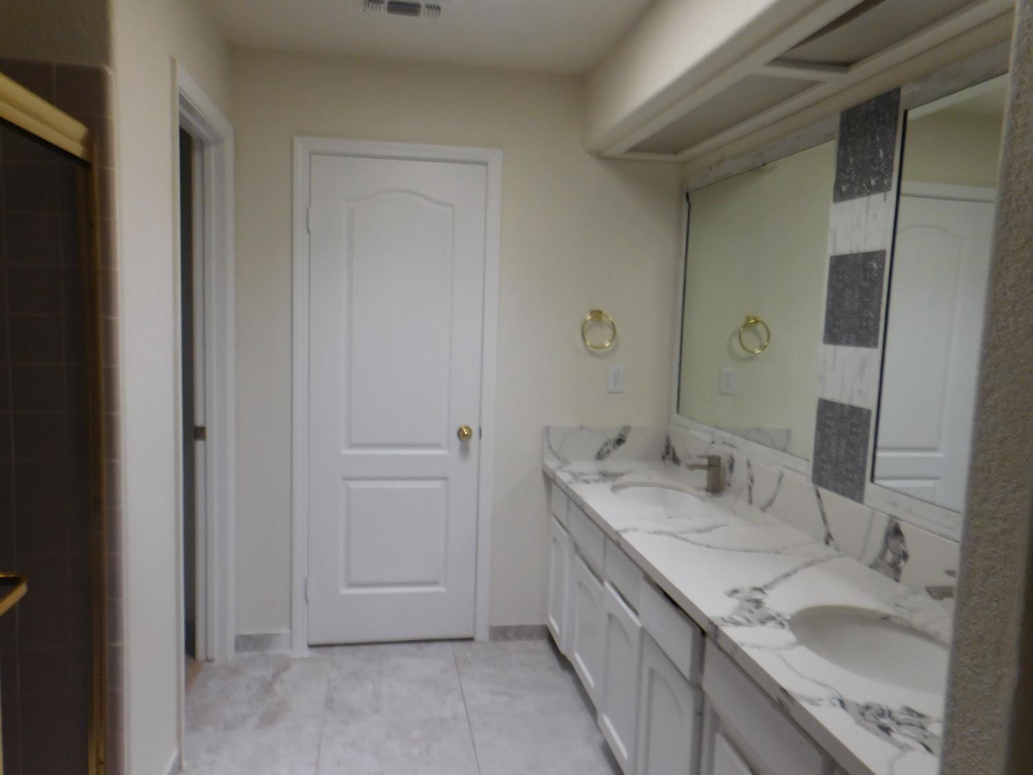 9479 N Whitehouse Dr, Fresno, CA 93720