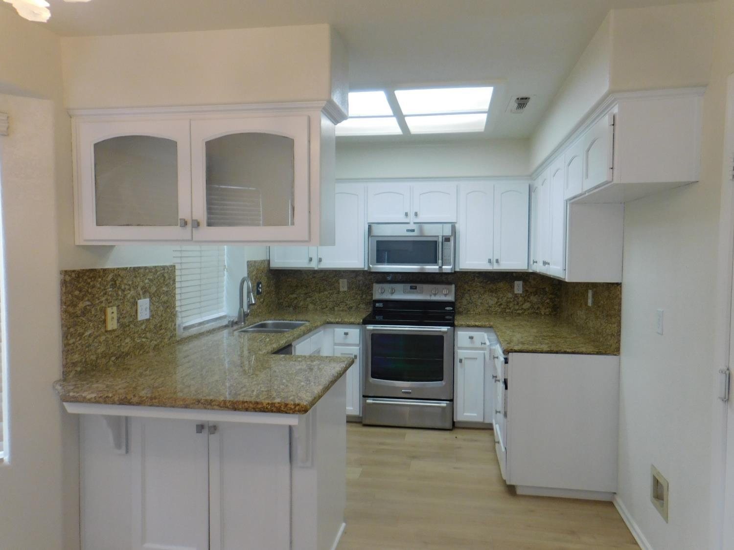 9479 N Whitehouse Dr, Fresno, CA 93720