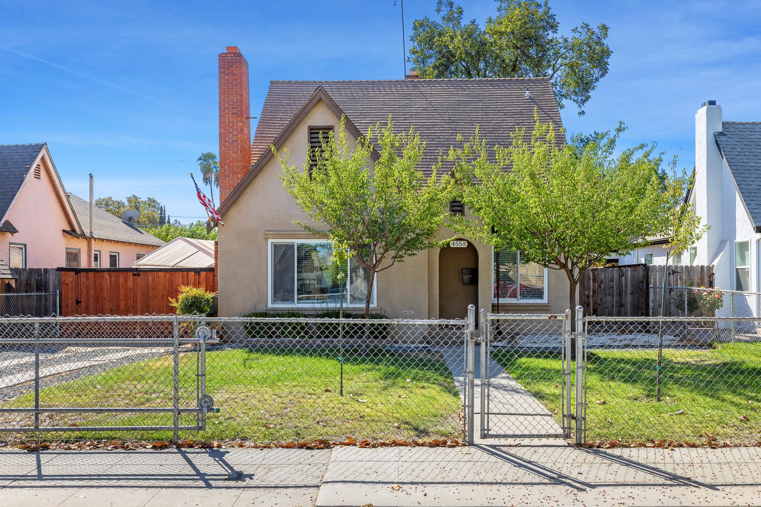 4558 E Washington Ave, Fresno, CA 93702