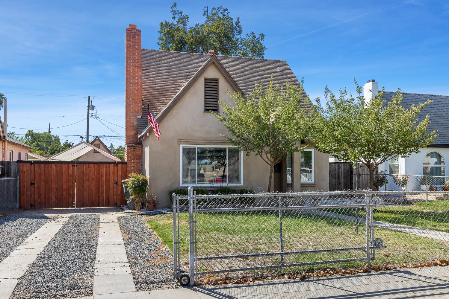 4558 E Washington Ave, Fresno, CA 93702