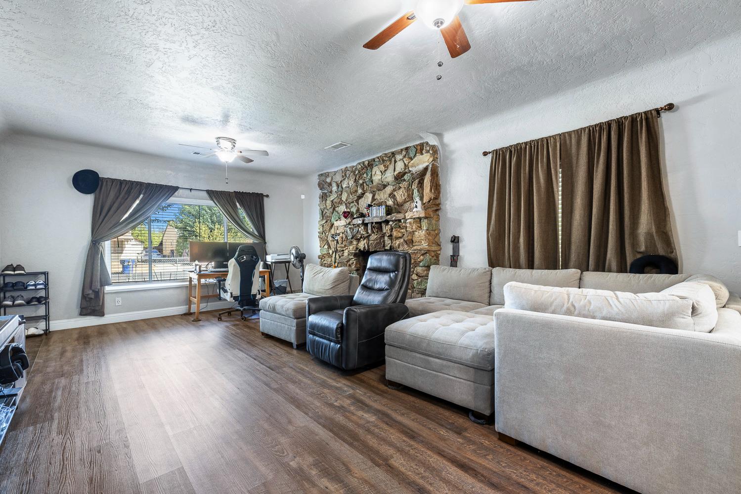 4558 E Washington Ave, Fresno, CA 93702
