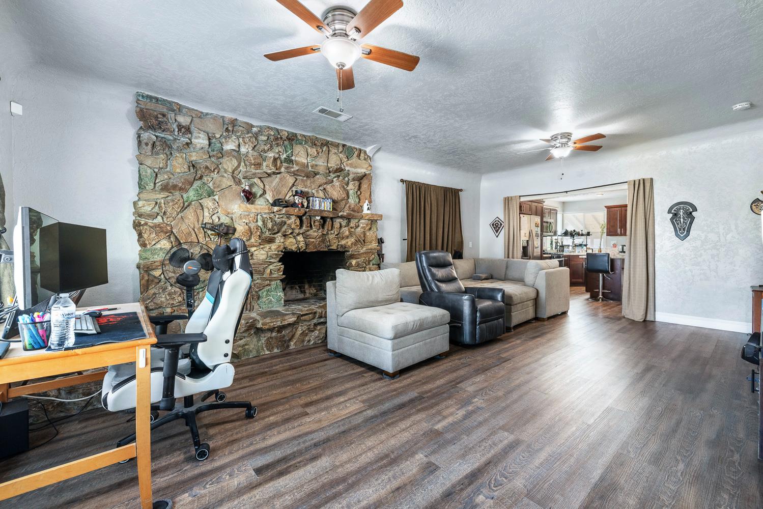 4558 E Washington Ave, Fresno, CA 93702