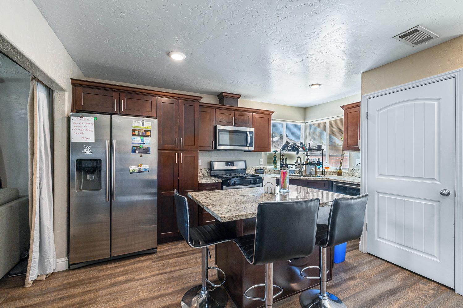 4558 E Washington Ave, Fresno, CA 93702