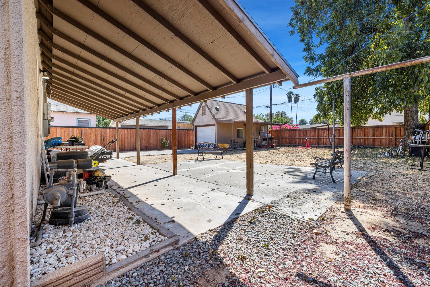 4558 E Washington Ave, Fresno, CA 93702