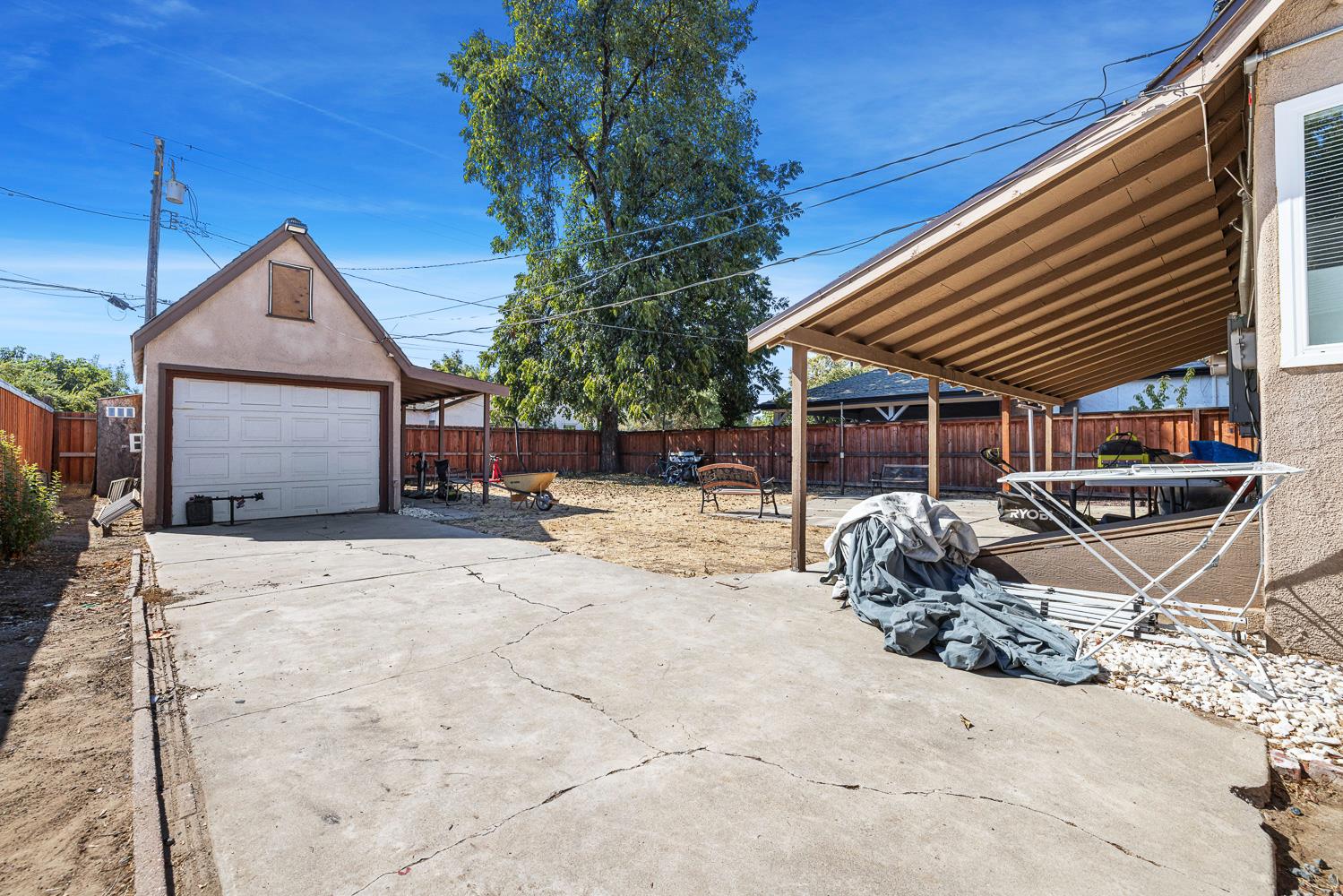 4558 E Washington Ave, Fresno, CA 93702