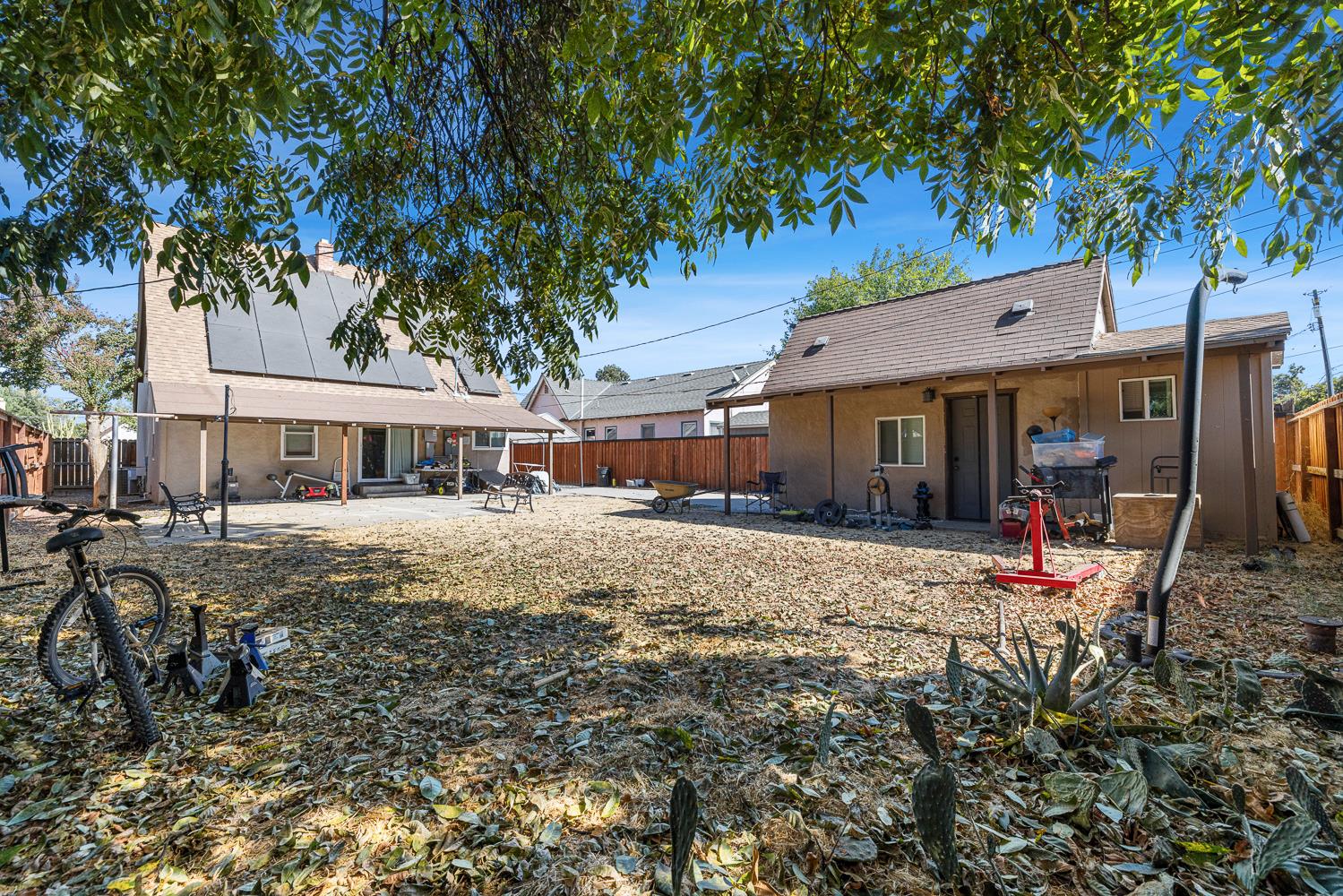 4558 E Washington Ave, Fresno, CA 93702