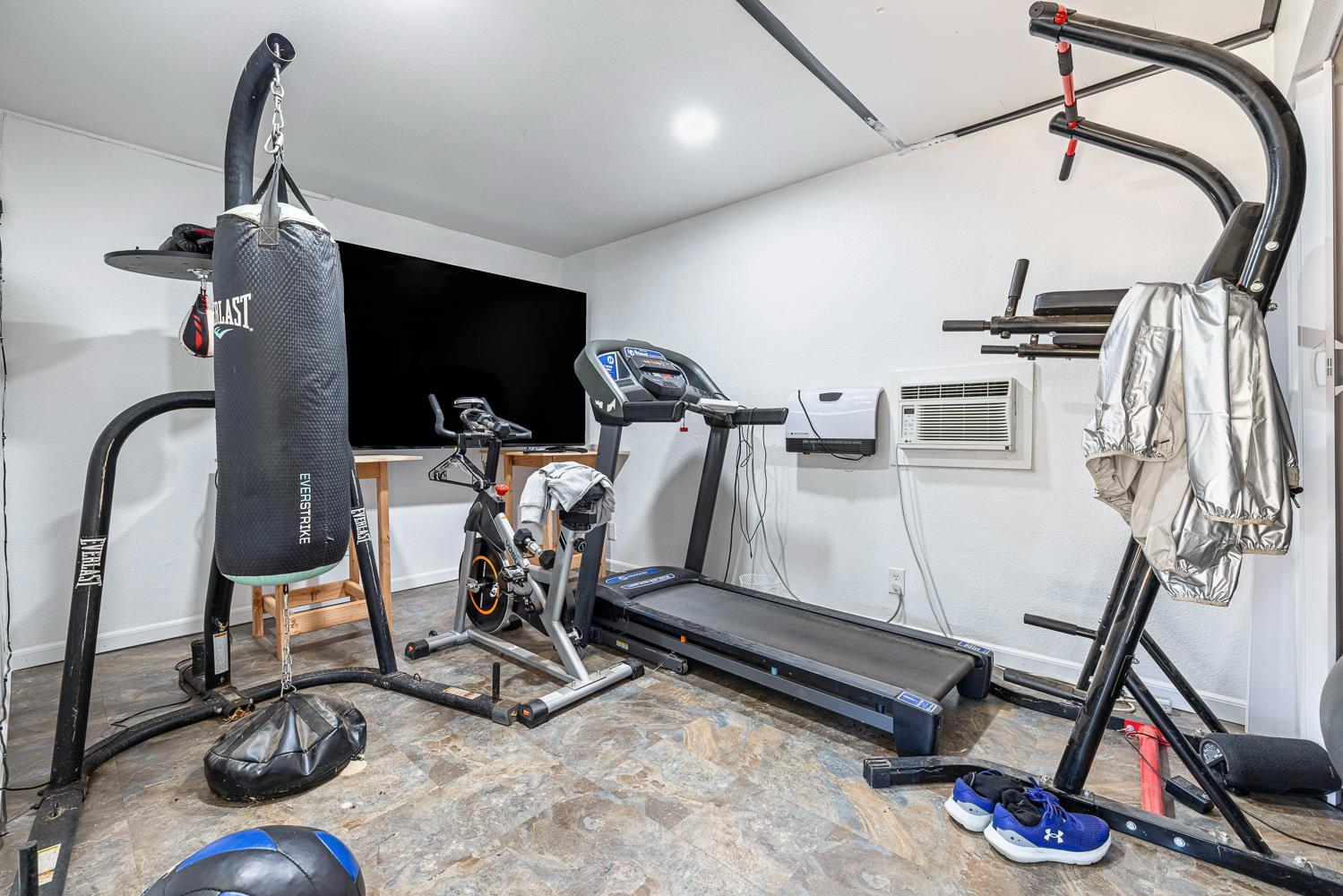 4558 E Washington Ave, Fresno, CA 93702