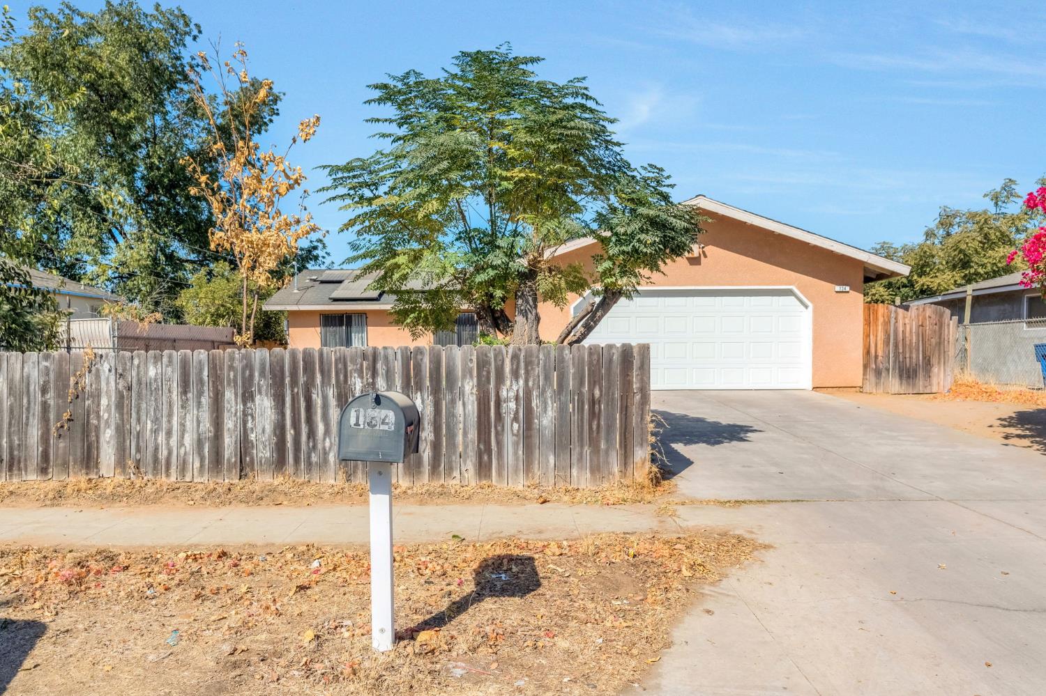 134 W Lorena Ave, Fresno, CA 93706