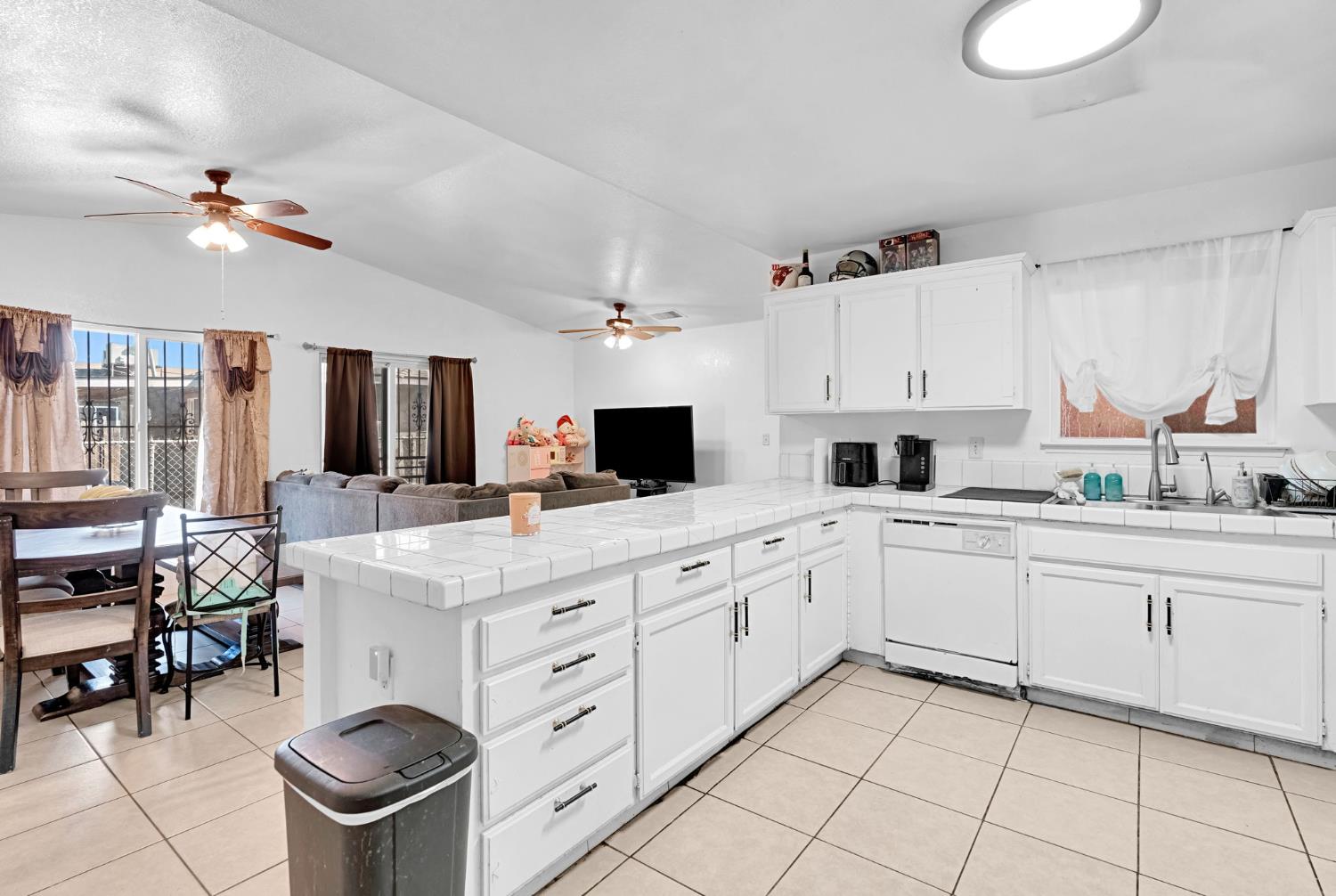 134 W Lorena Ave, Fresno, CA 93706