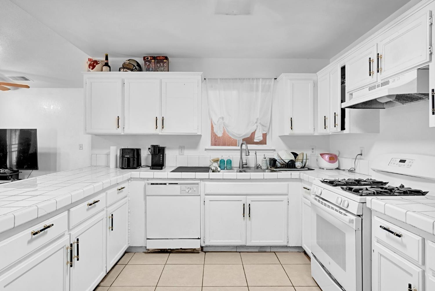 134 W Lorena Ave, Fresno, CA 93706