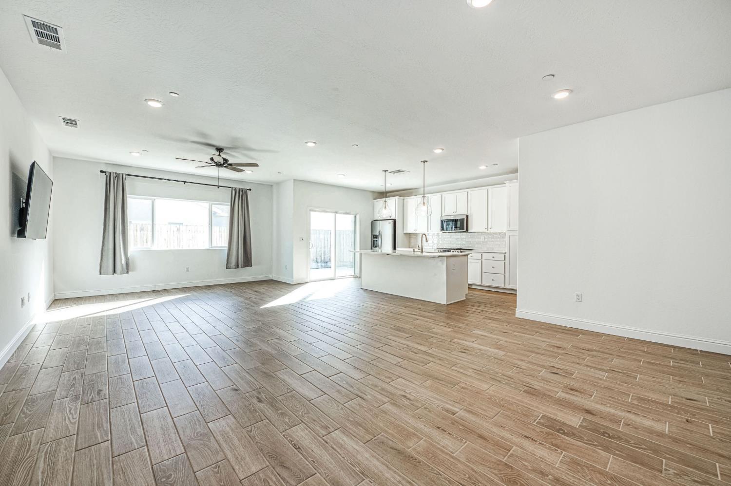 7183 E Simpson Ave, Fresno, CA 93737