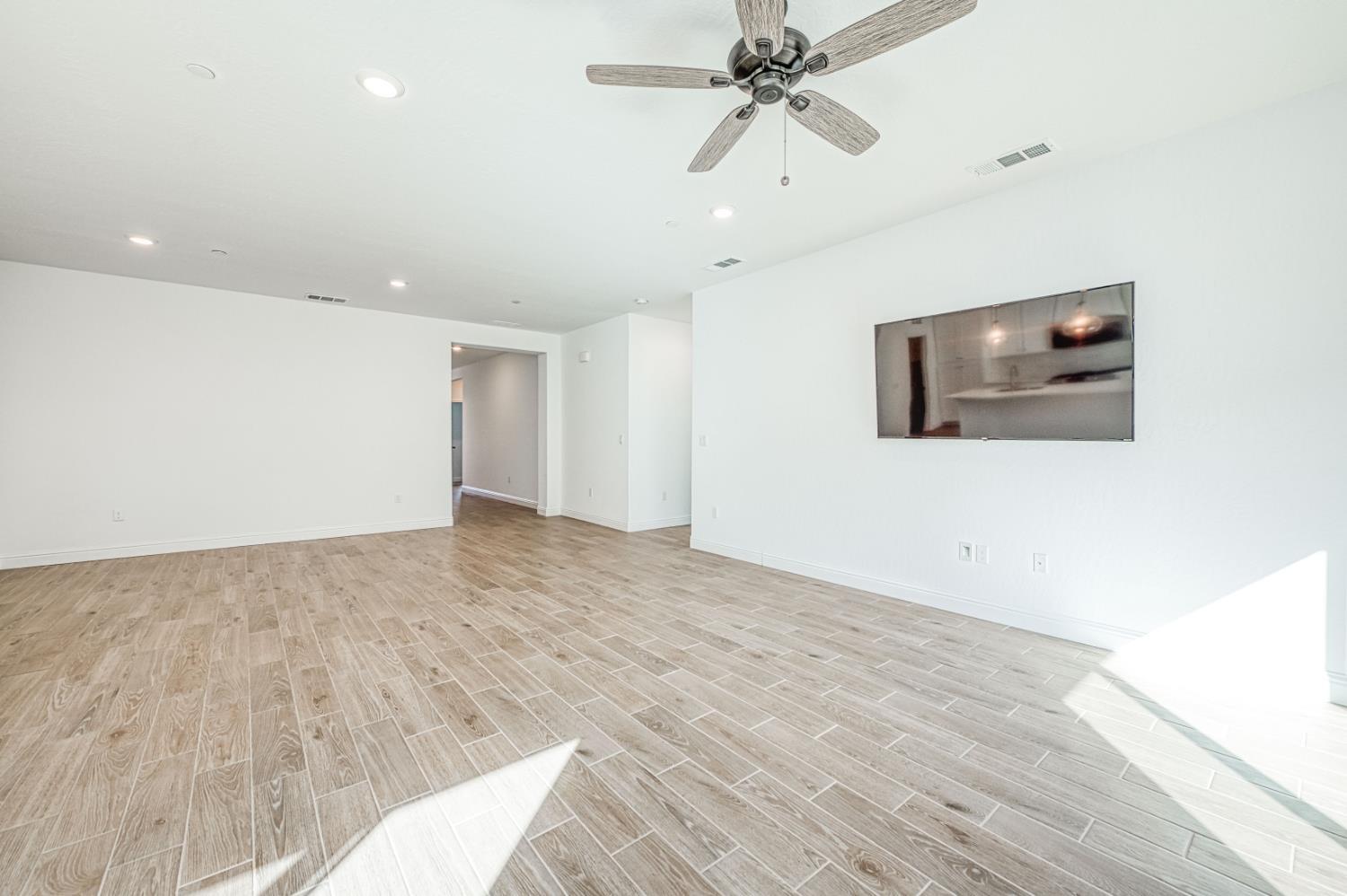7183 E Simpson Ave, Fresno, CA 93737