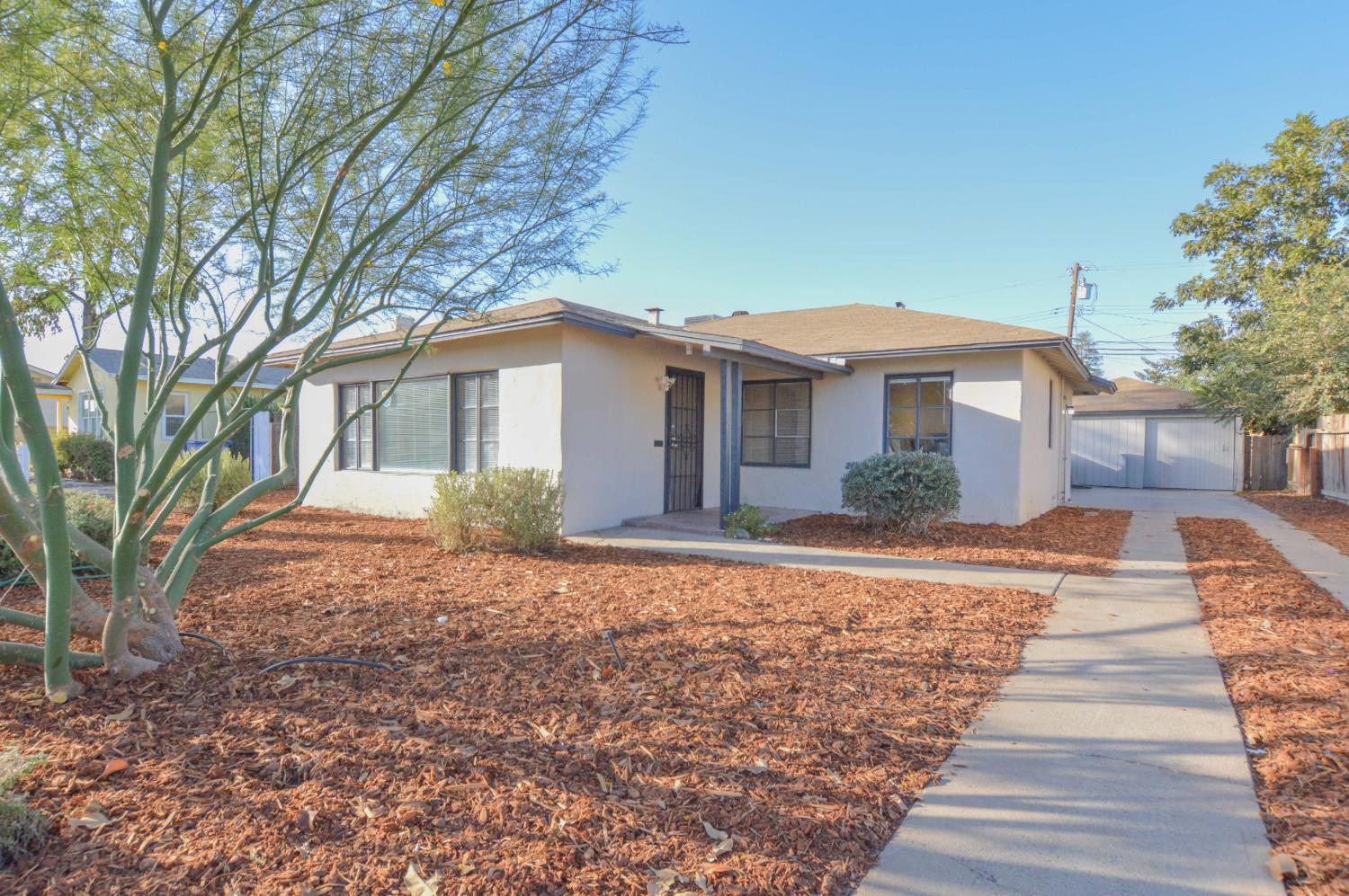 1220 W Vassar Ave, Fresno, CA 93705