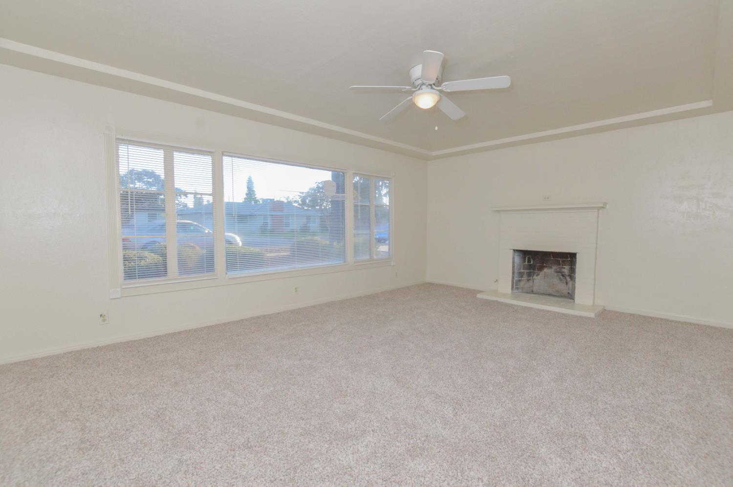 1220 W Vassar Ave, Fresno, CA 93705