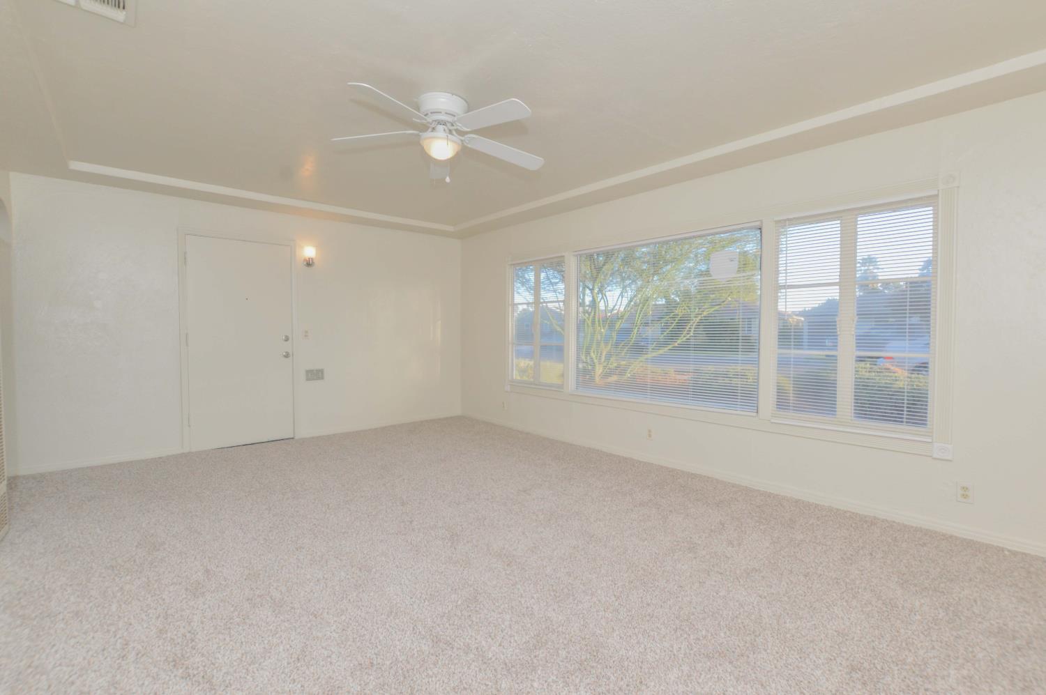 1220 W Vassar Ave, Fresno, CA 93705