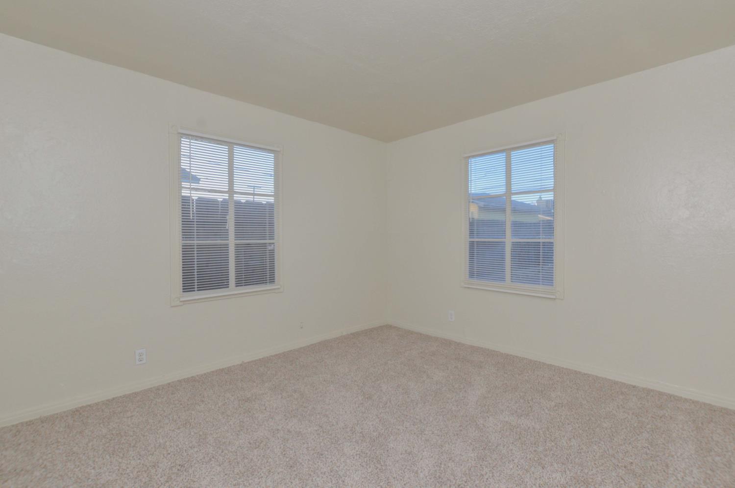 1220 W Vassar Ave, Fresno, CA 93705