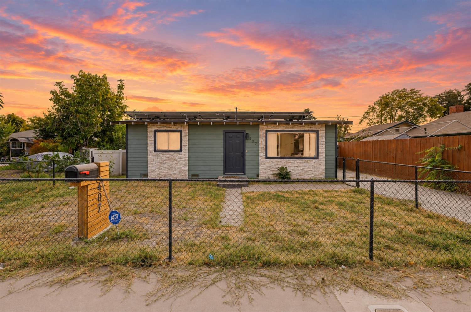 407 NE 2nd Ave, Visalia, CA 93291