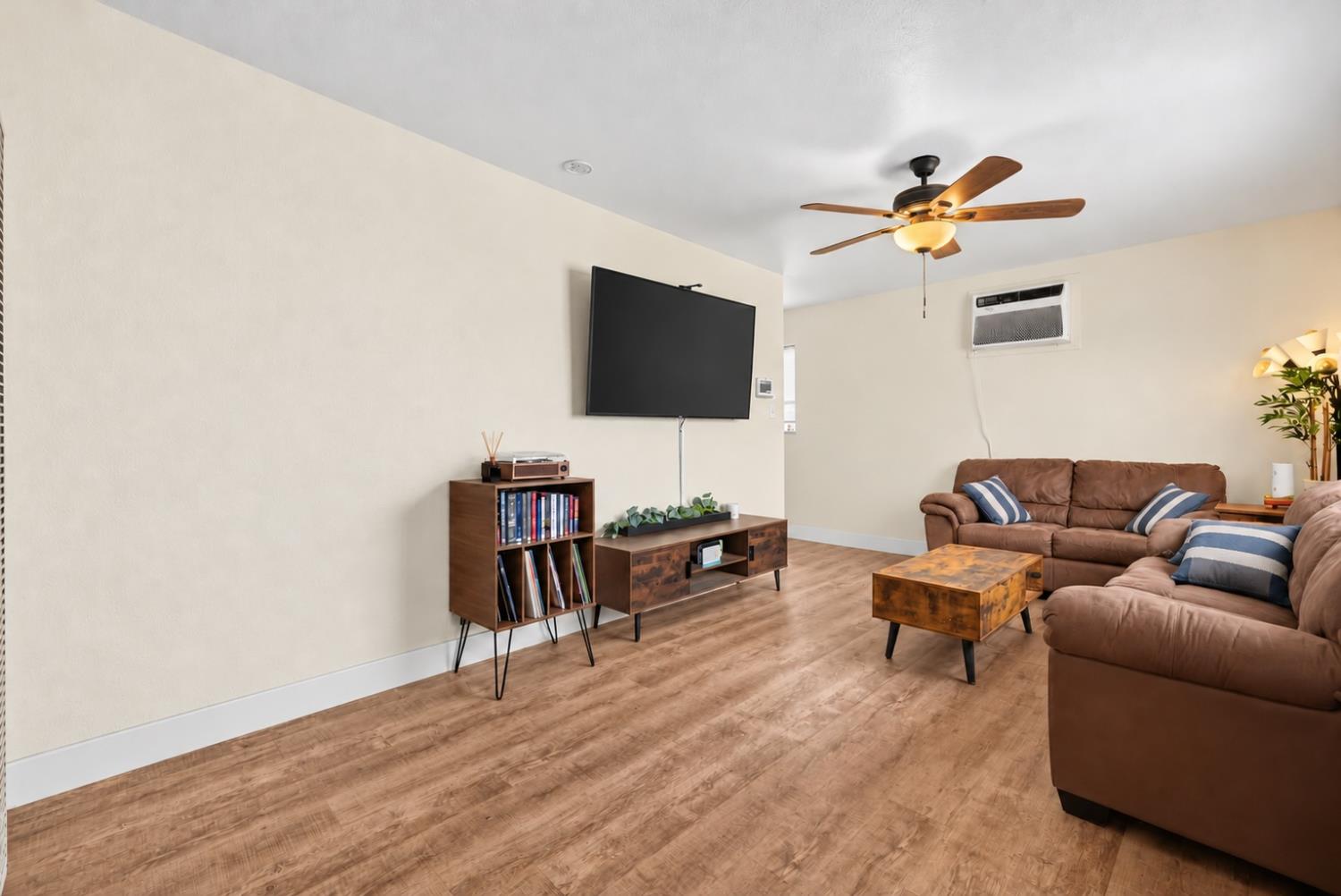 407 NE 2nd Ave, Visalia, CA 93291
