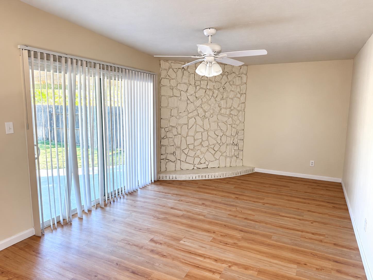 11515 Echo Ln, Hanford, CA 93230