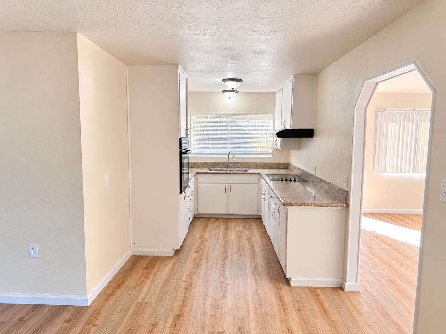 11515 Echo Ln, Hanford, CA 93230