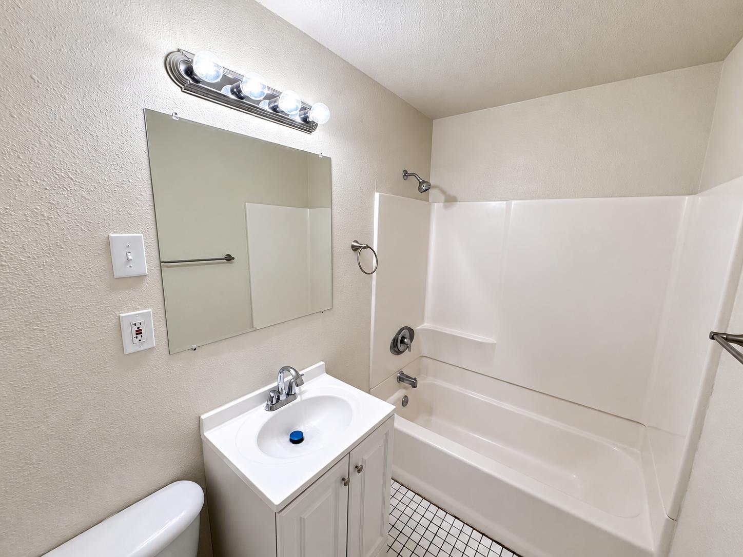 11515 Echo Ln, Hanford, CA 93230