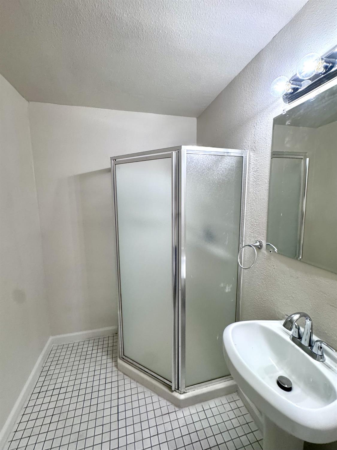 11515 Echo Ln, Hanford, CA 93230