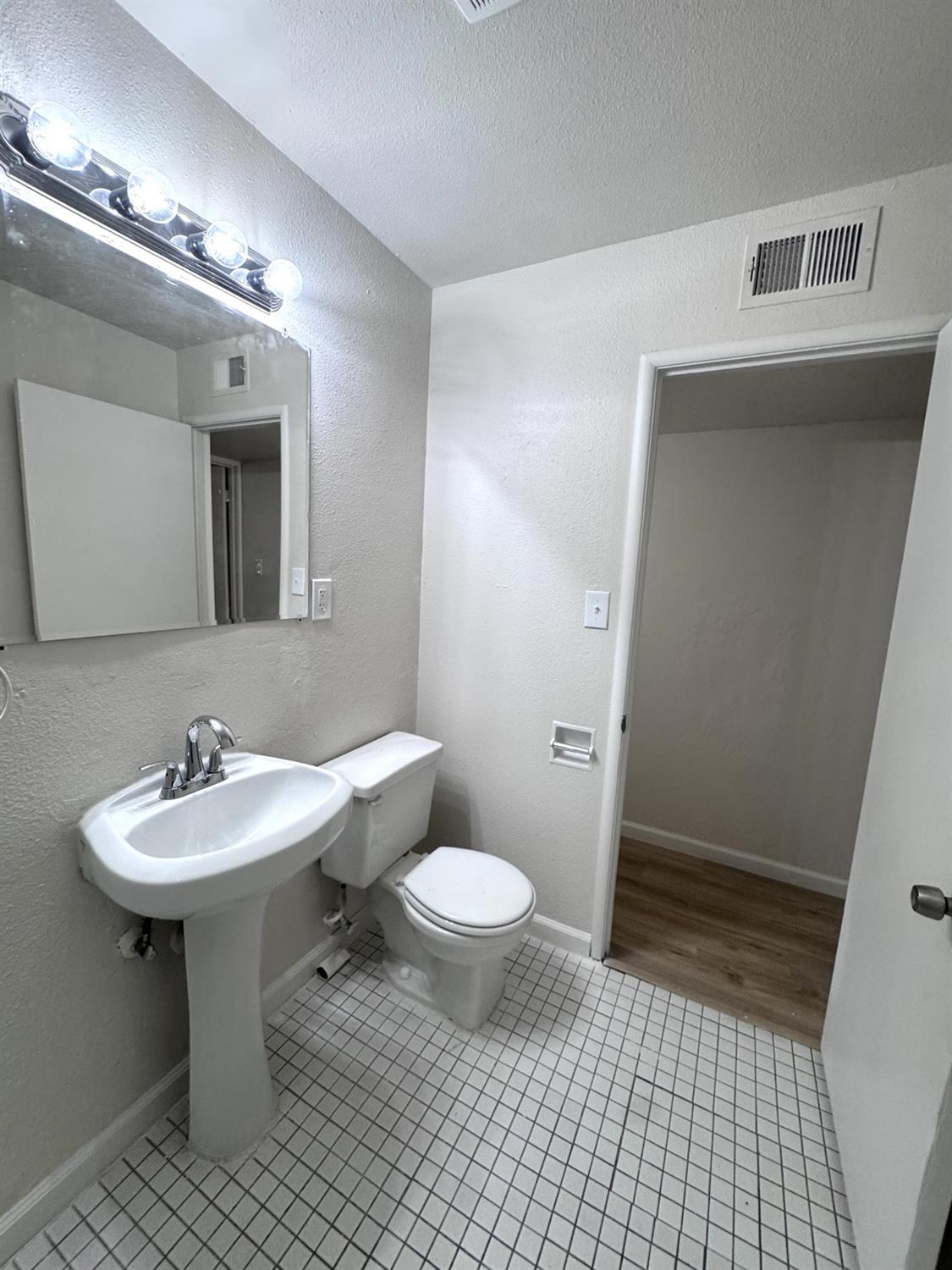 11515 Echo Ln, Hanford, CA 93230