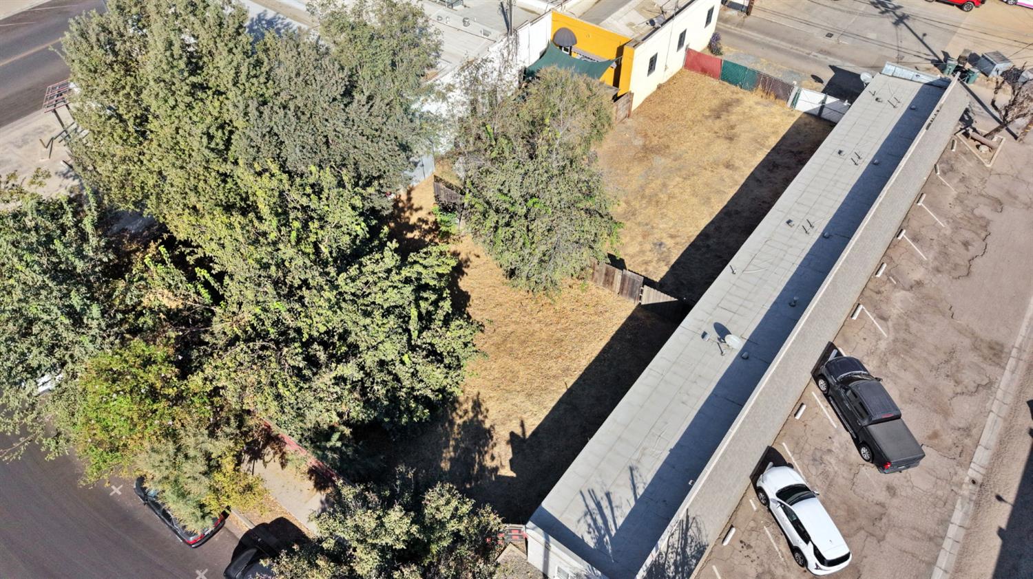 202 Heinlen St, Lemoore, CA 93245