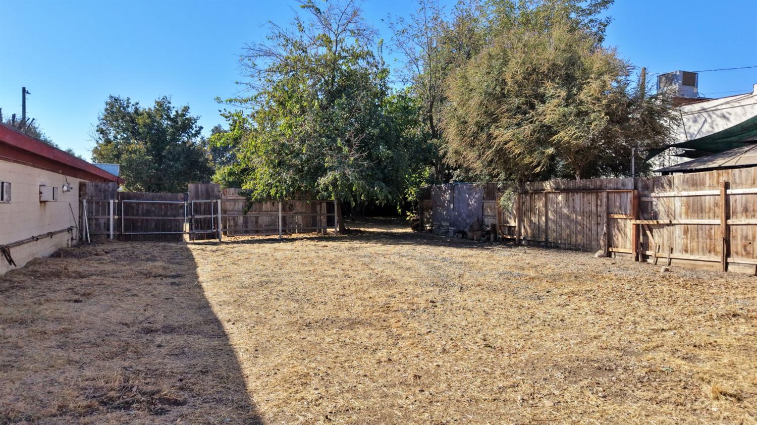 202 Heinlen St, Lemoore, CA 93245