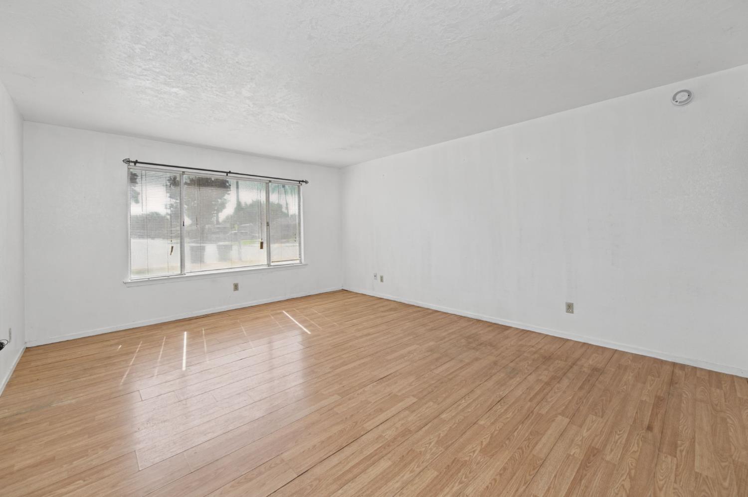 5162 W Indianapolis Ave, Fresno, CA 93722