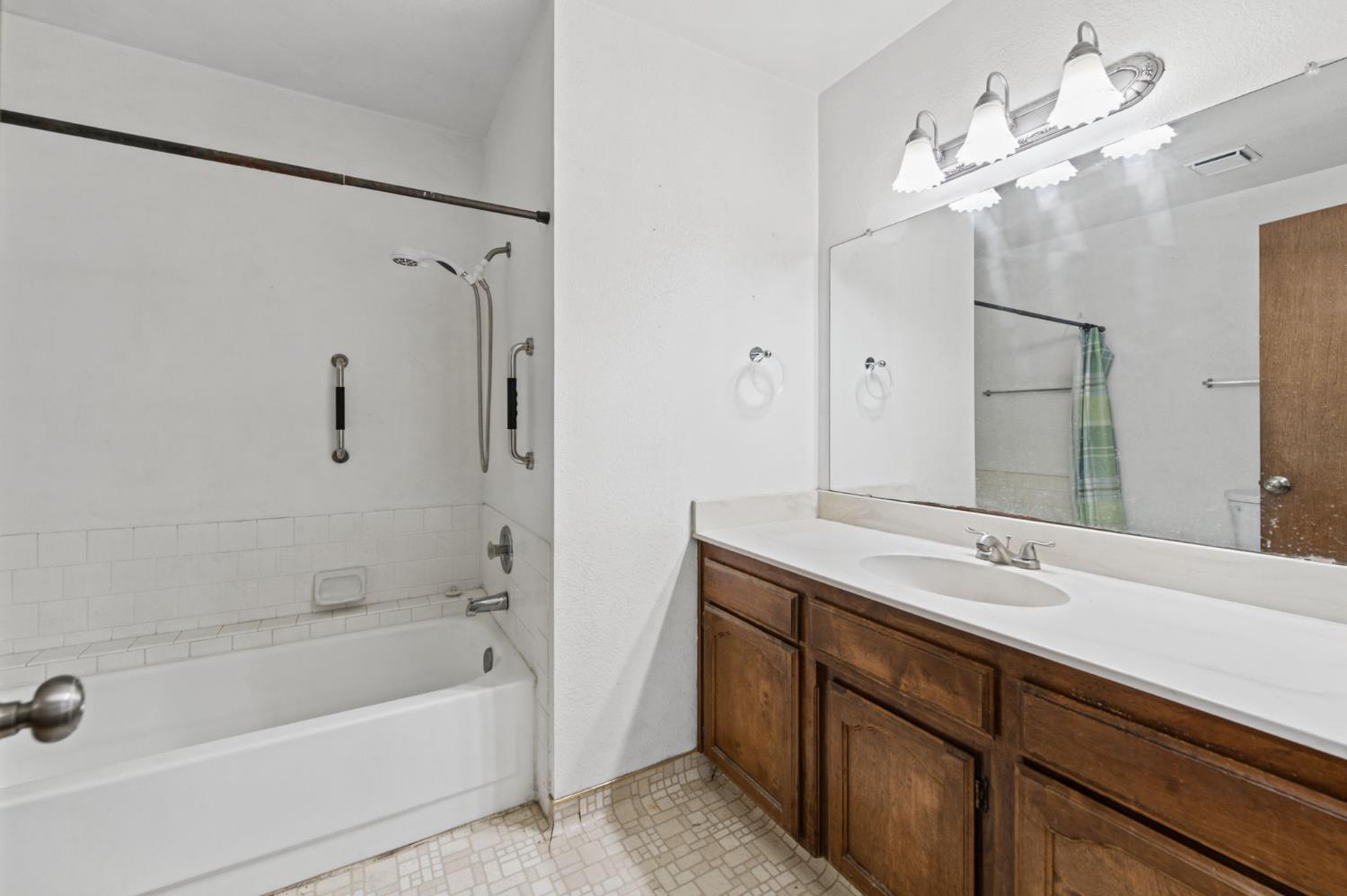 5162 W Indianapolis Ave, Fresno, CA 93722